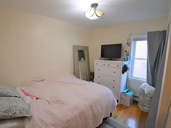 3 bed, 1 bath apartment for rent at 345 Market St Unit 2, Oak Square — photo 6 of 8