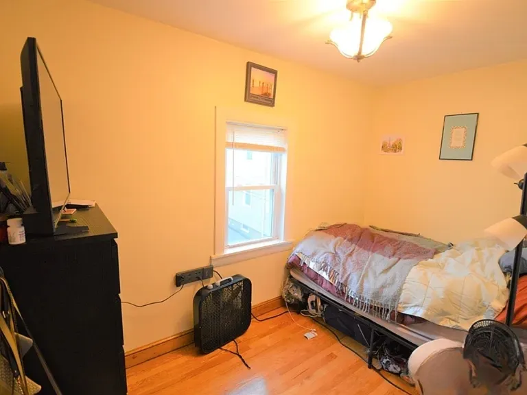3 bed, 1 bath apartment for rent at 345 Market St Unit 2, Oak Square — photo 7 of 8