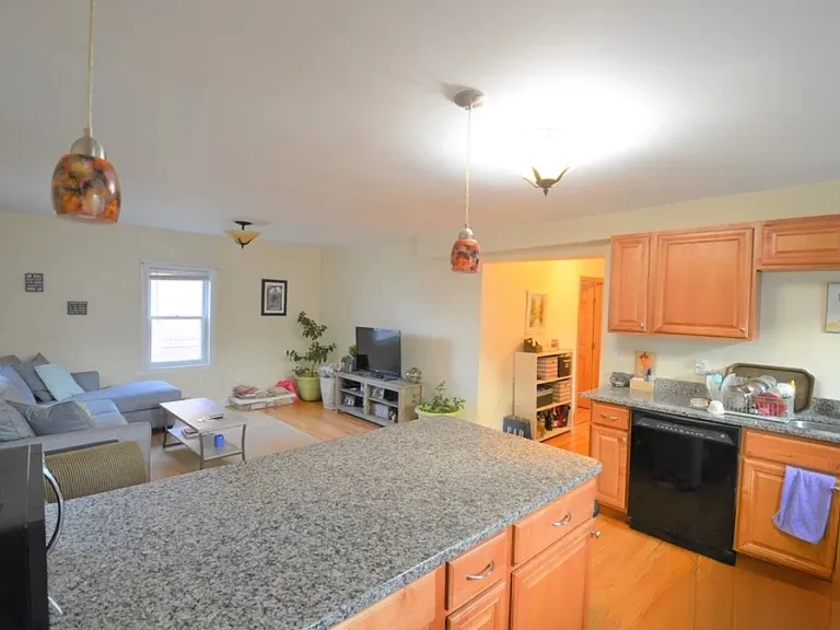 3 bed, 1 bath apartment for rent at 345 Market St Unit 2, Oak Square — photo 4 of 8