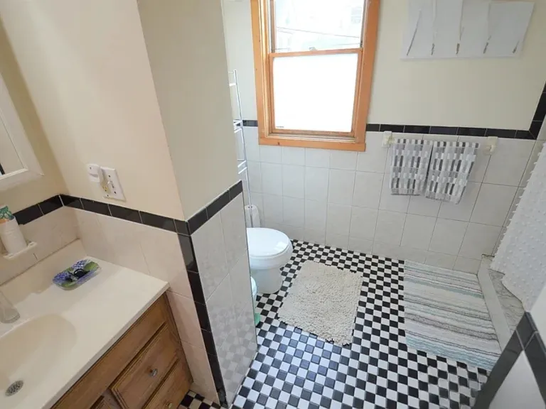 3 bed, 1 bath apartment for rent at 345 Market St Unit 2, Oak Square — photo 8 of 8