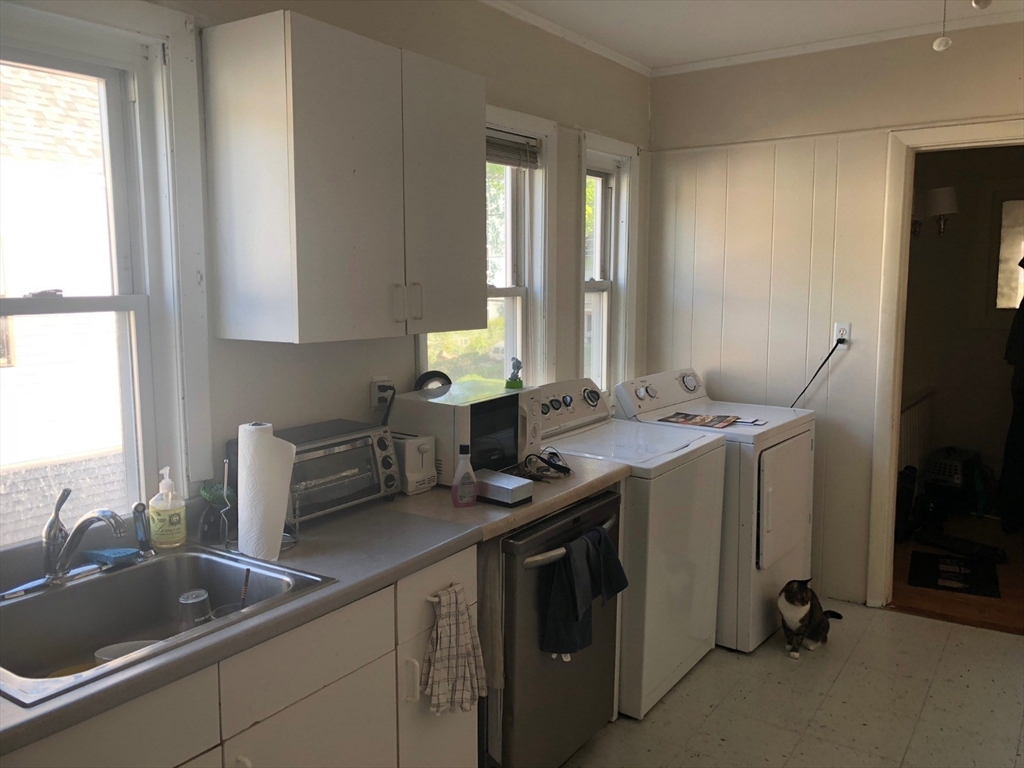 4 bed, 1 bath apartment for rent at 345 Savin Hill Ave Unit 2, Dorchester — photo 3 of 16