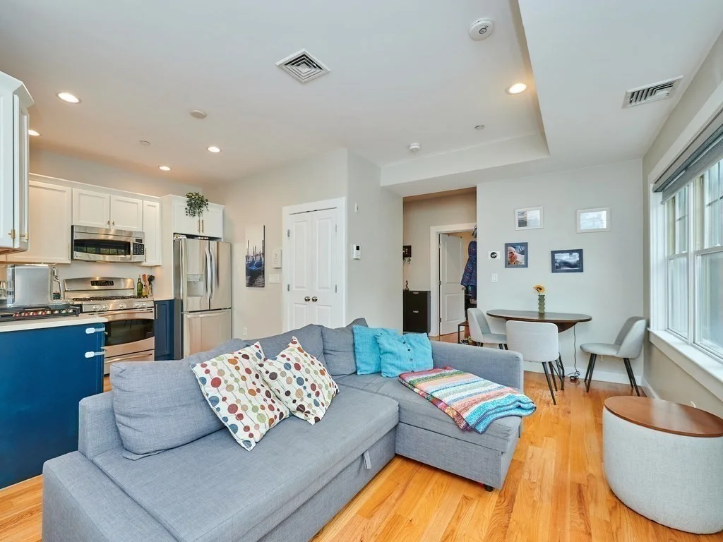2 bed, 2 bath apartment for rent at 345 W Broadway St Unit 1, Boston — photo 3 of 13