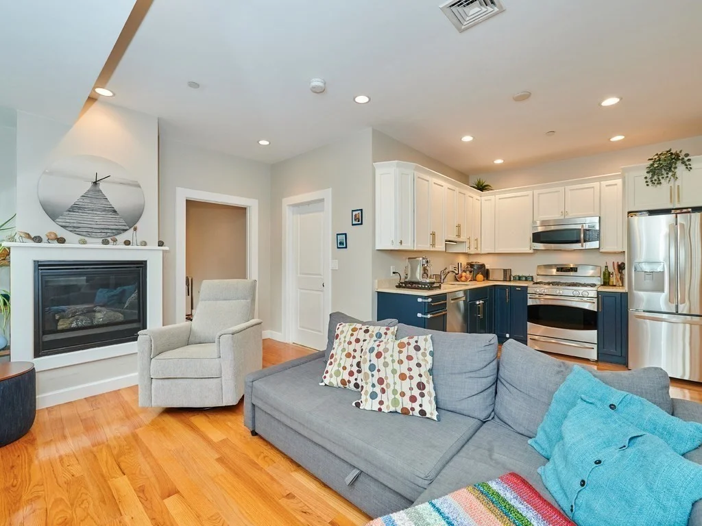 2 bed, 2 bath apartment for rent at 345 W Broadway St Unit 1, Boston — photo 2 of 13