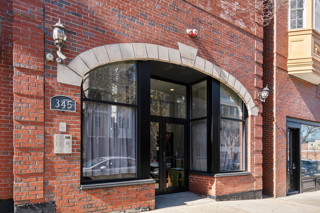 3 bed, 2 bath apartment for rent at 345 W Broadway Unit 9, South Boston — photo 33 of 34
