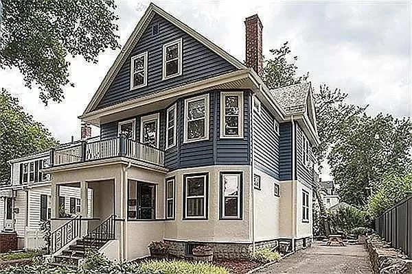 2 bed, 1 bath apartment for rent at 346-348 Belmont St Unit 1, Watertown — photo 1 of 12