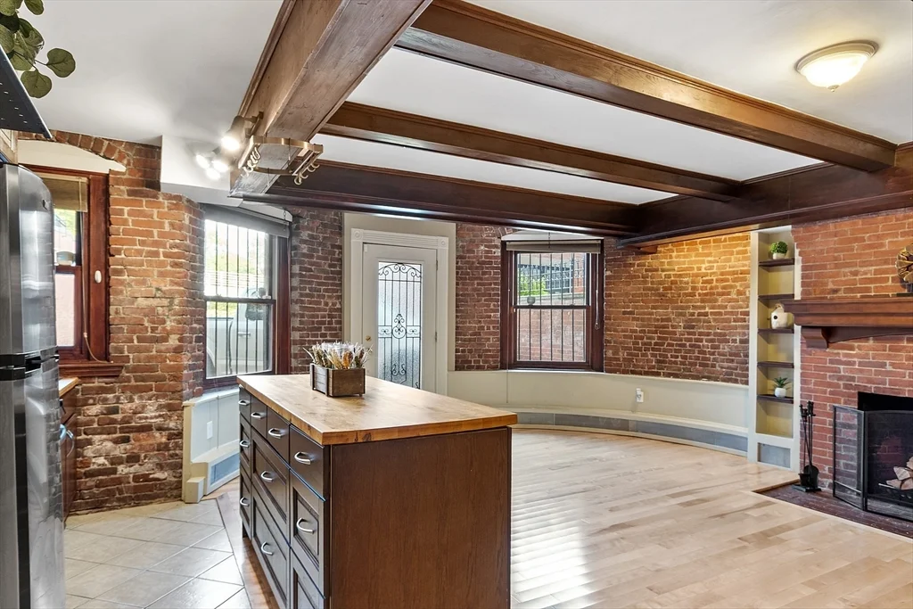 1 bed, 1 bath apartment for rent at 346 Beacon St Unit 1, Back Bay — photo 2 of 18