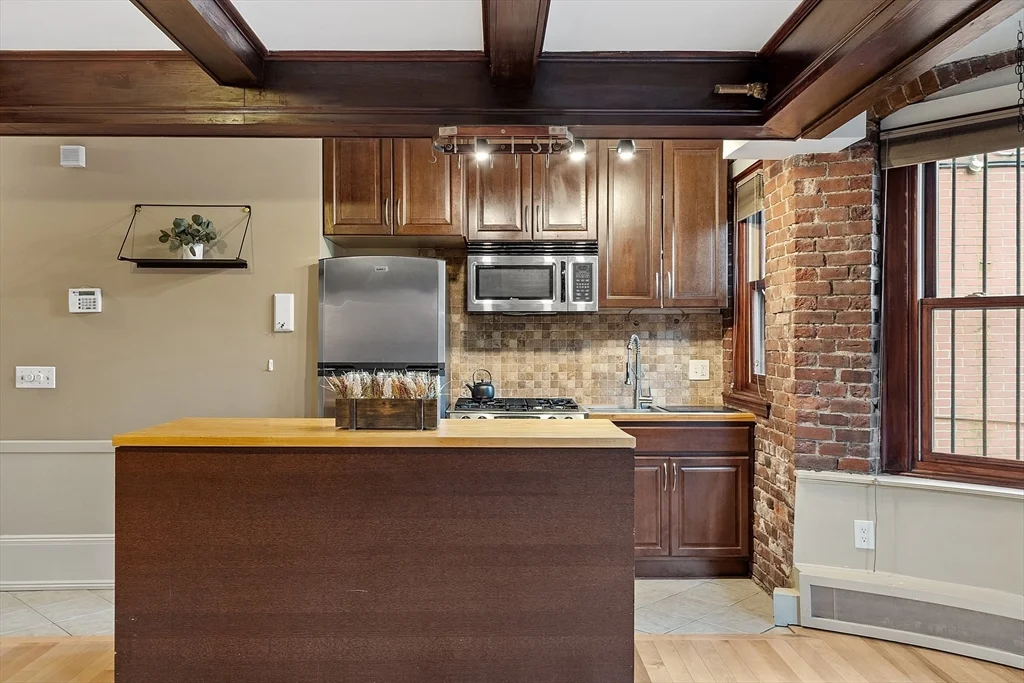 1 bed, 1 bath apartment for rent at 346 Beacon St Unit 1, Back Bay — photo 3 of 18