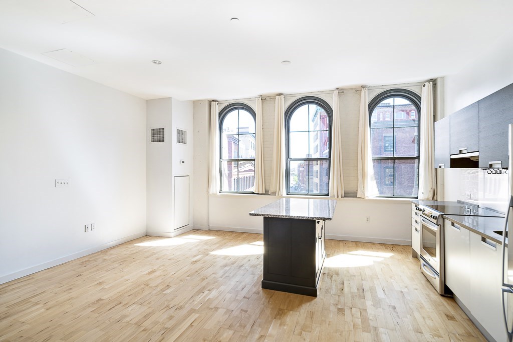 Studio bed, 1 bath apartment for rent at 346 Congress St Unit 513, Seaport District — photo 4 of 19
