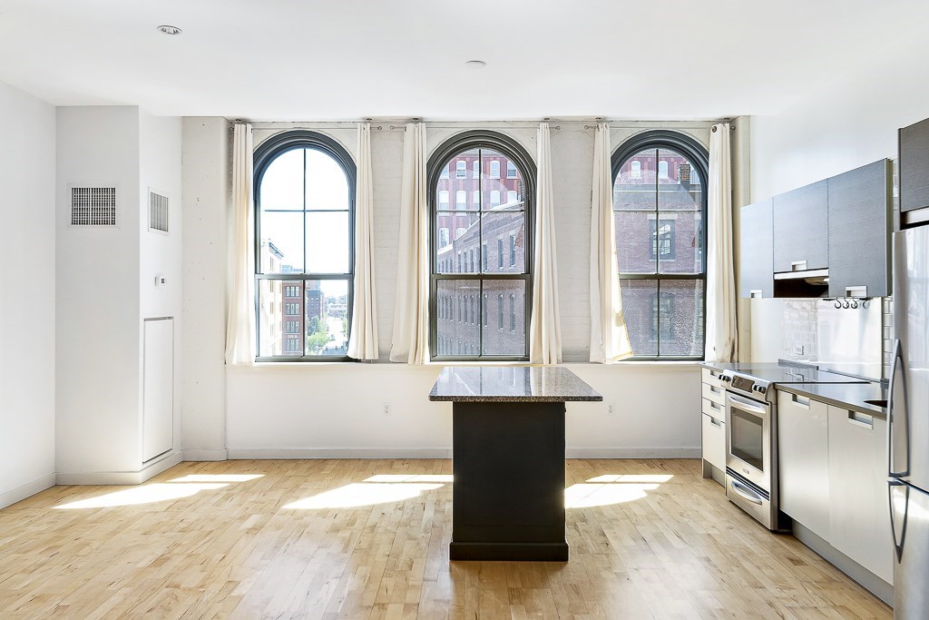 Studio bed, 1 bath apartment for rent at 346 Congress St Unit 513, Seaport District — photo 3 of 19