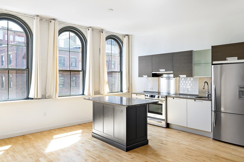 Studio bed, 1 bath apartment for rent at 346 Congress St Unit 513, Seaport District — photo 2 of 19