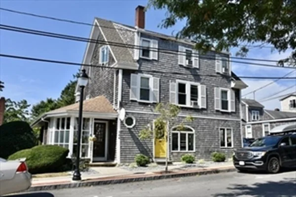 2 bed, 1 bath apartment for rent at 346 Elm St Unit 3, South Dartmouth — photo 1 of 35