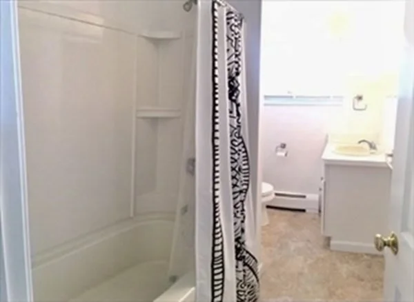 2 bed, 1 bath apartment for rent at 346 Elm St Unit 3, South Dartmouth — photo 30 of 35