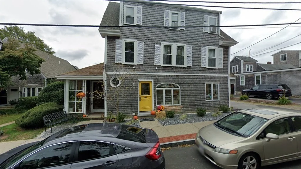 2 bed, 1 bath apartment for rent at 346 Elm St Unit 3, South Dartmouth — photo 2 of 35