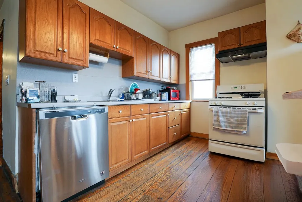 4 bed, 2 bath apartment for rent at 346 Faneuil St Unit 2, Oak Square — photo 2 of 14