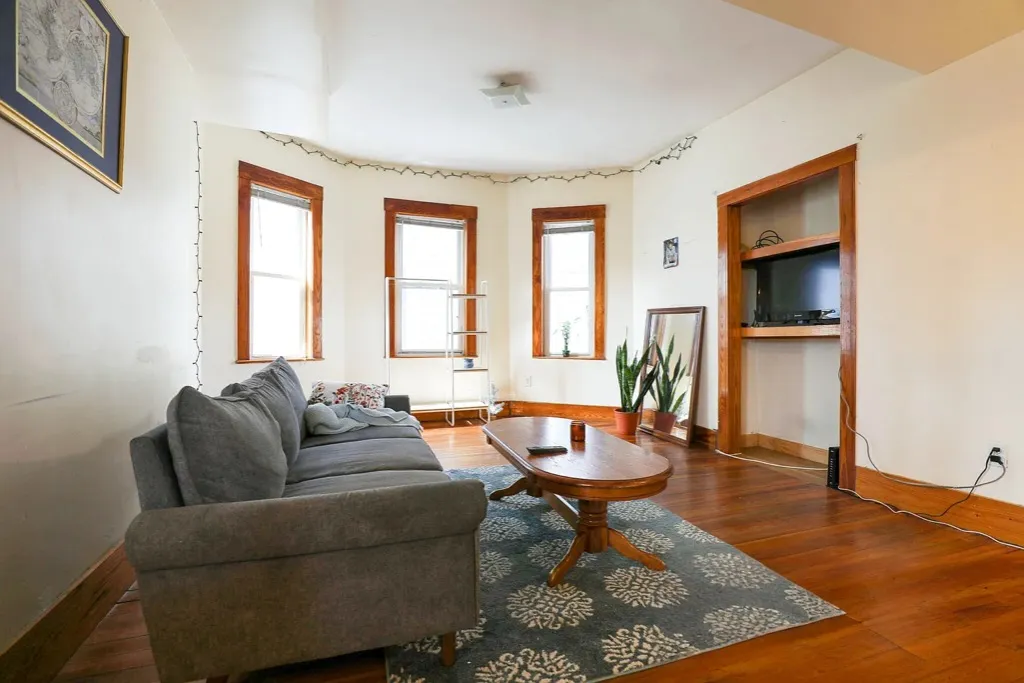 4 bed, 2 bath apartment for rent at 346 Faneuil St Unit 2, Oak Square — photo 5 of 14