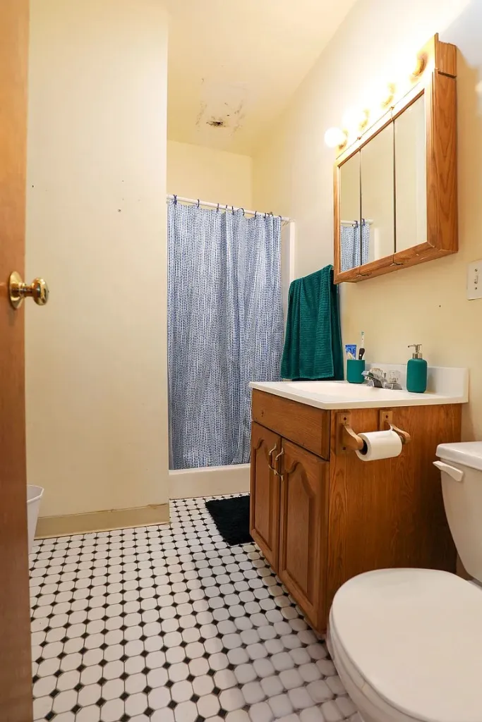 4 bed, 2 bath apartment for rent at 346 Faneuil St Unit 2, Oak Square — photo 12 of 14