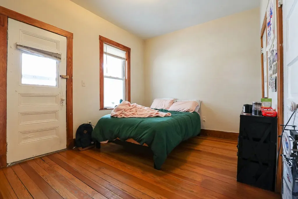 4 bed, 2 bath apartment for rent at 346 Faneuil St Unit 2, Oak Square — photo 8 of 14