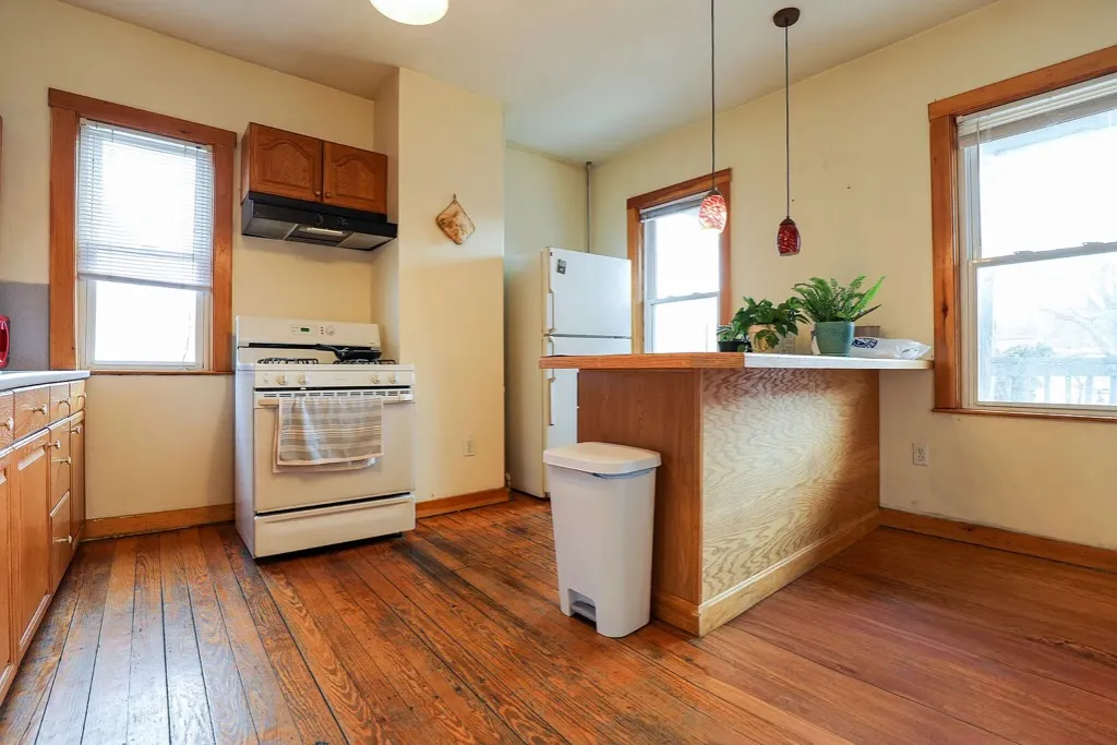 4 bed, 2 bath apartment for rent at 346 Faneuil St Unit 2, Oak Square — photo 4 of 14