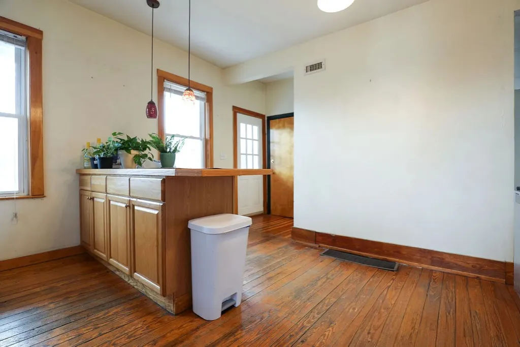 4 bed, 2 bath apartment for rent at 346 Faneuil St Unit 2, Oak Square — photo 3 of 14