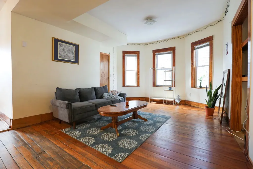 4 bed, 2 bath apartment for rent at 346 Faneuil St Unit 2, Oak Square — photo 6 of 14