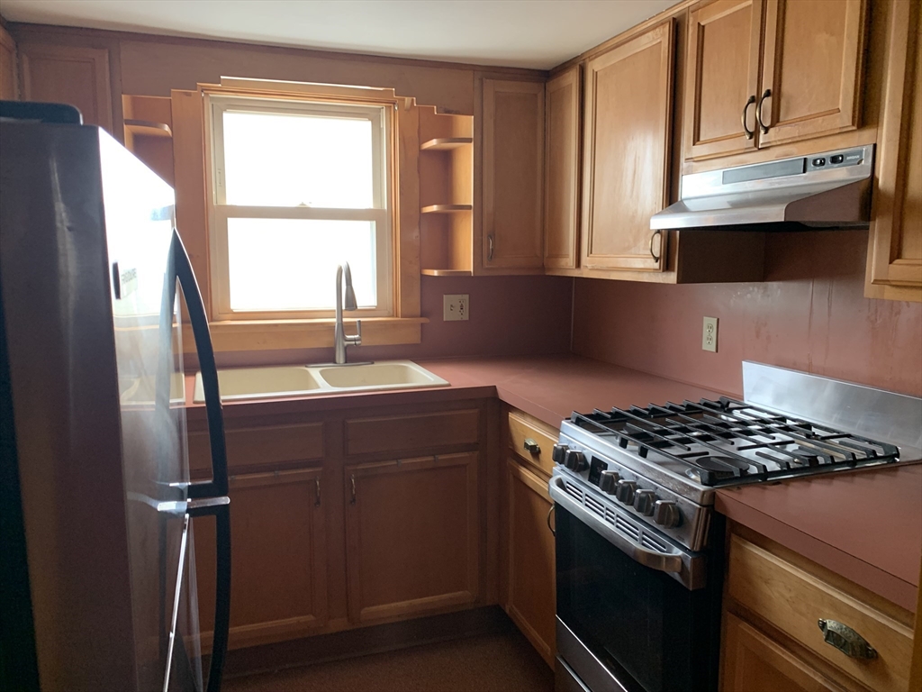 2 bed, 1 bath apartment for rent at 346 Fountain St, Unit  2, Fall River — photo 4 of 12