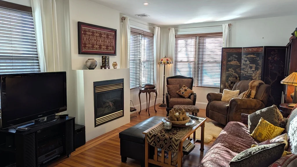 3 bed, 1 bath apartment for rent at 346 Lexington St Unit B, Auburndale — photo 3 of 15