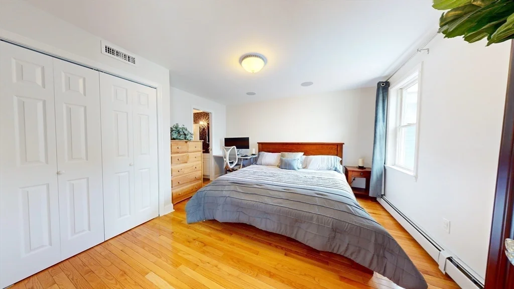 3 bed, 2 bath apartment for rent at 346 Norfolk St, Wellington-Harrington — photo 15 of 23