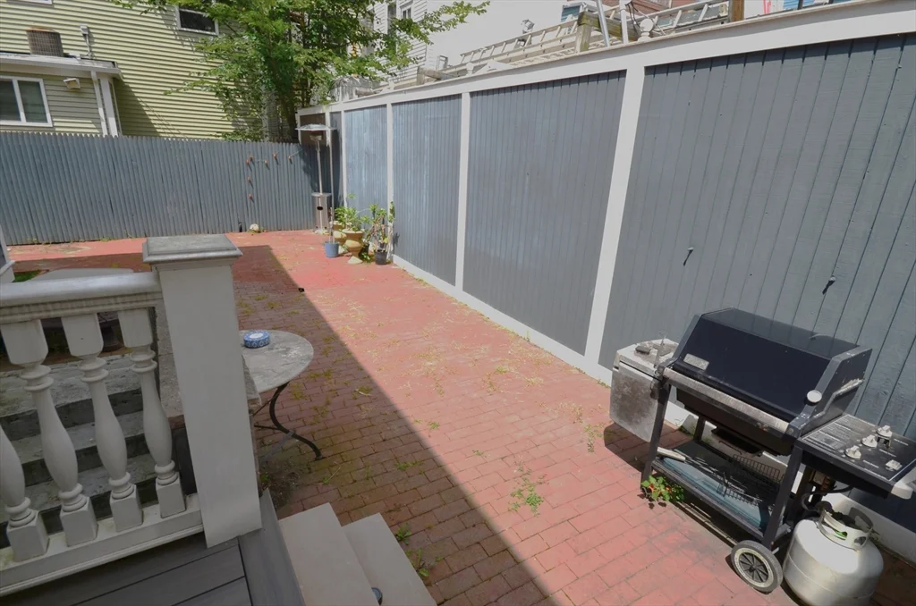 3 bed, 2 bath apartment for rent at 346 Norfolk St, Wellington-Harrington — photo 21 of 23