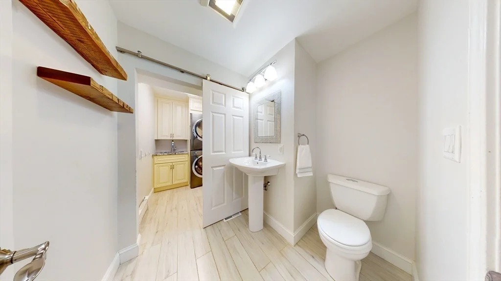 3 bed, 2 bath apartment for rent at 346 Norfolk St, Wellington-Harrington — photo 9 of 23