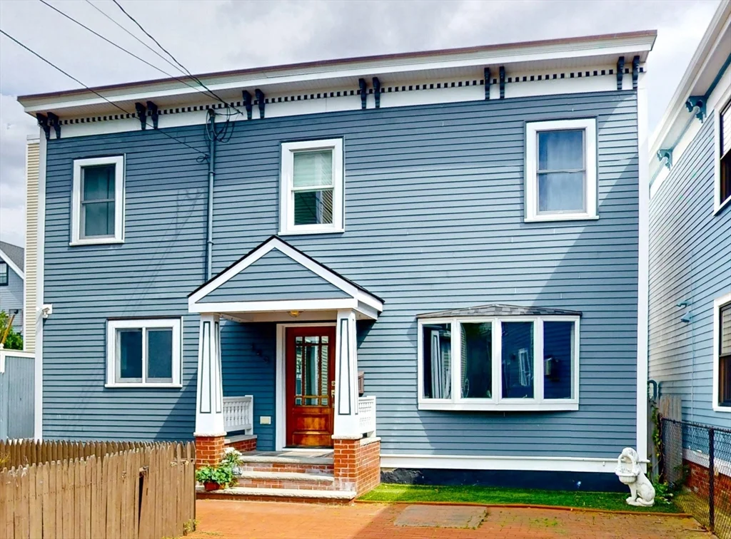 3 bed, 2 bath apartment for rent at 346 Norfolk St, Wellington-Harrington — photo 1 of 23