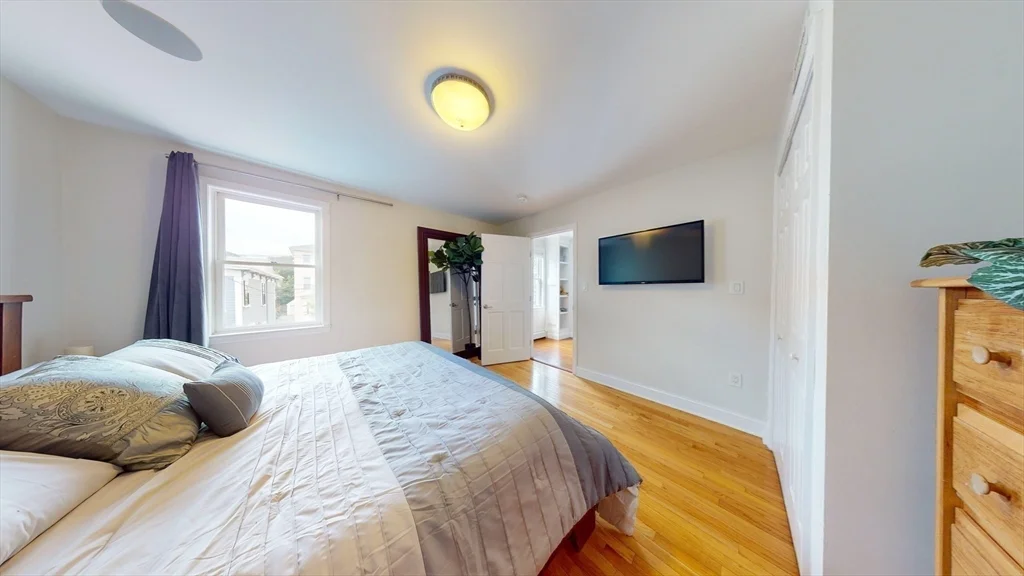 3 bed, 2 bath apartment for rent at 346 Norfolk St, Wellington-Harrington — photo 16 of 23