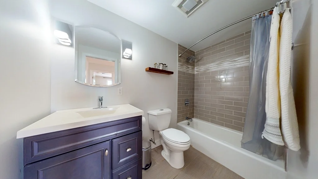 3 bed, 2 bath apartment for rent at 346 Norfolk St, Wellington-Harrington — photo 13 of 23
