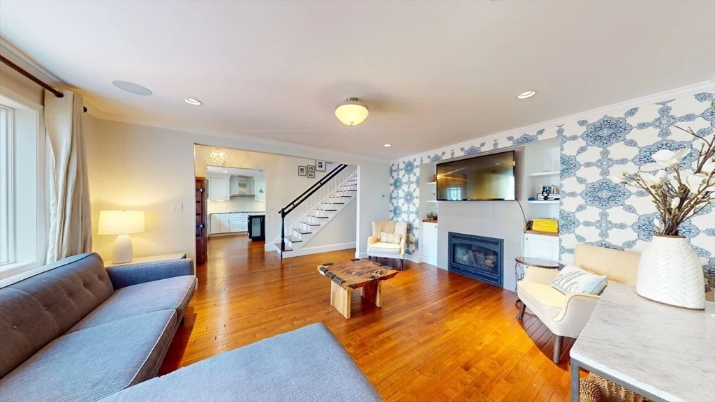 3 bed, 2 bath apartment for rent at 346 Norfolk St, Wellington-Harrington — photo 8 of 23