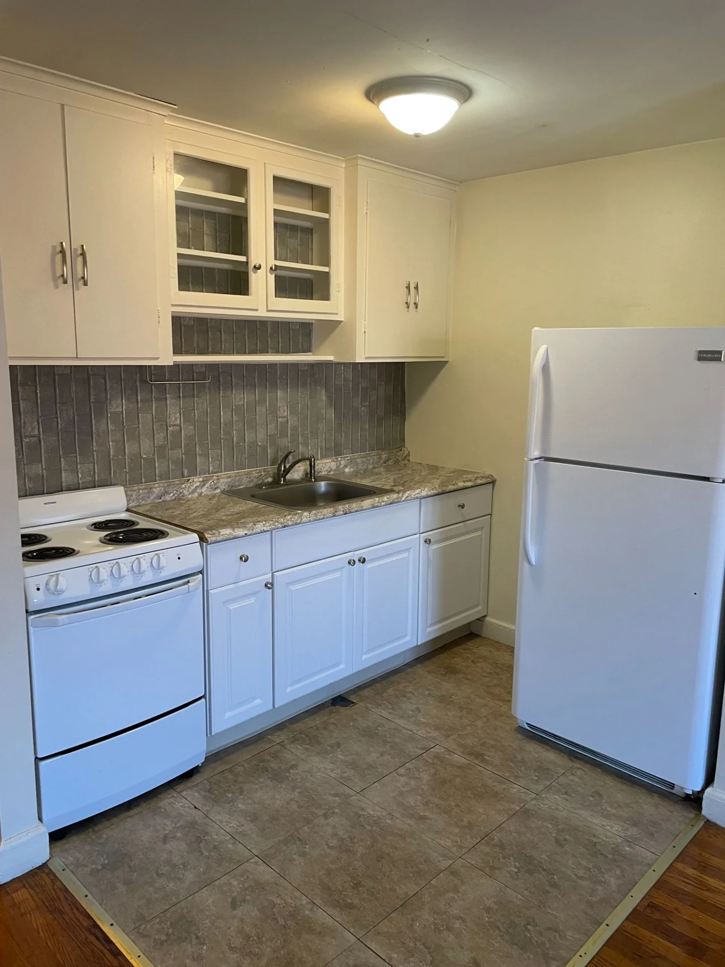 Studio bed, 1 bath apartment for rent at 346 Union St Unit 7, Rockland — photo 1 of 7