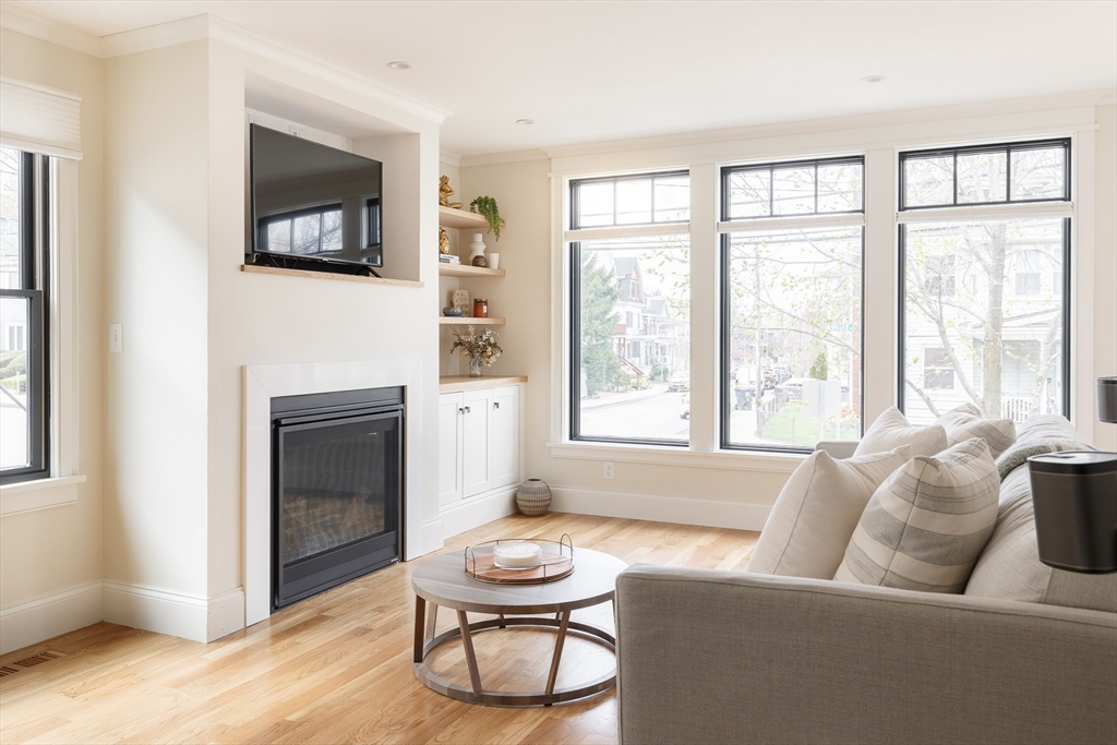 4 bed, 3 bath apartment for rent at 346 Walden St Unit 1, Neighborhood Nine — photo 7 of 24