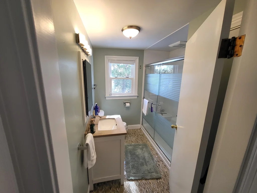 4 bed, 2 bath apartment for rent at 347 Lake St, Haverhill — photo 12 of 14