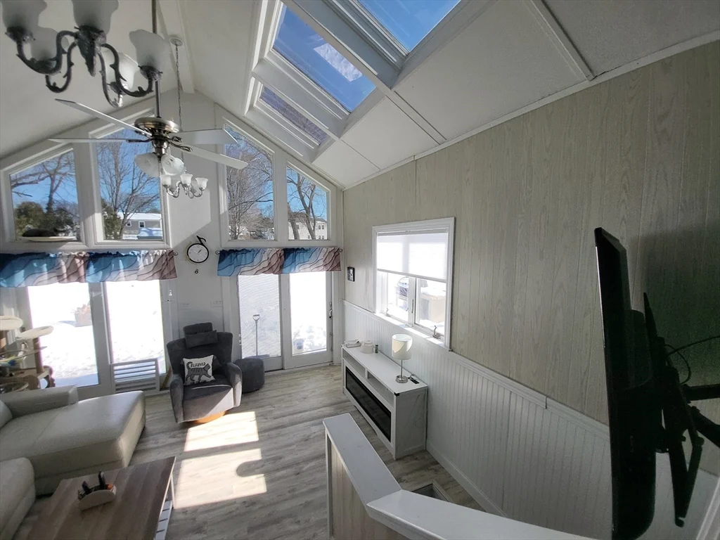 4 bed, 2 bath apartment for rent at 347 Lake St, Haverhill — photo 6 of 14