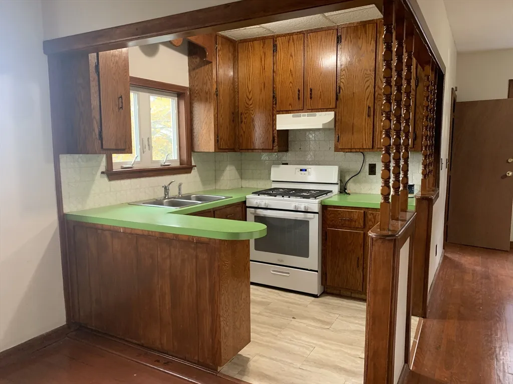 2 bed, 1 bath apartment for rent at 347 Lawton St Unit 2, Fall River — photo 9 of 14