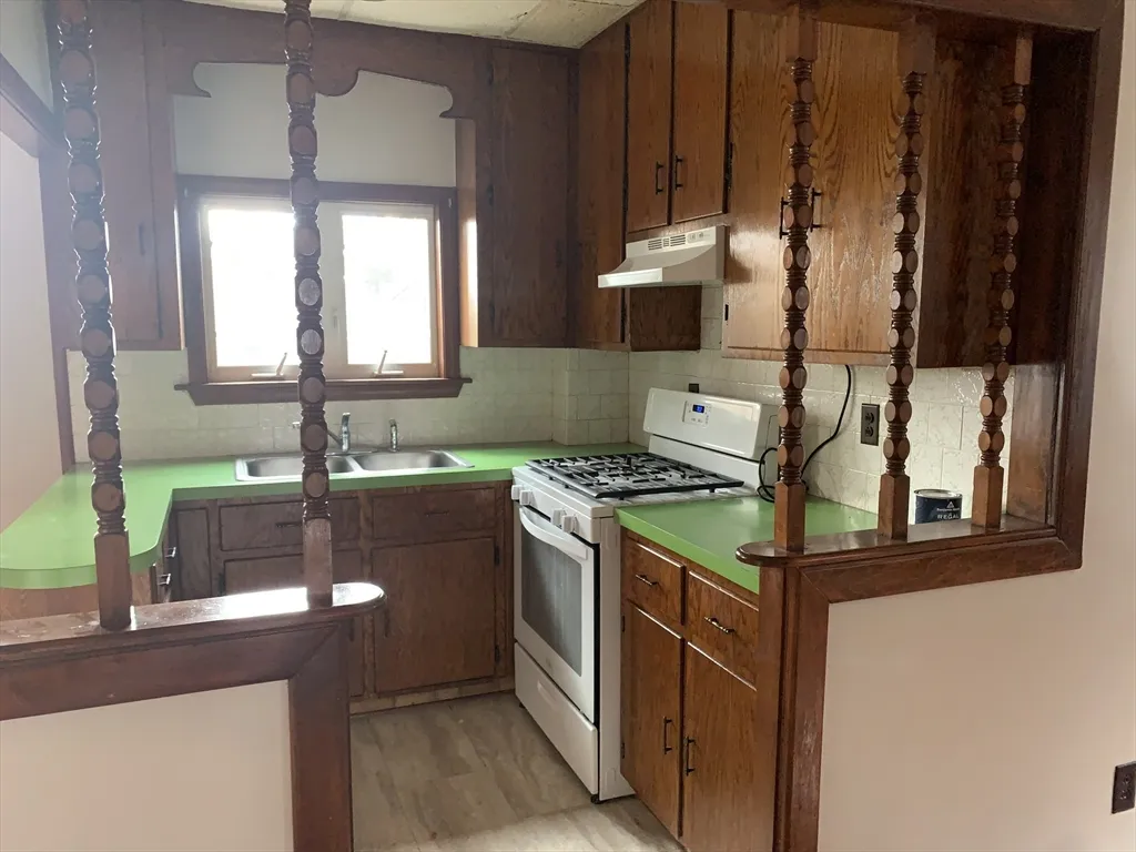 2 bed, 1 bath apartment for rent at 347 Lawton St Unit 2, Fall River — photo 4 of 14