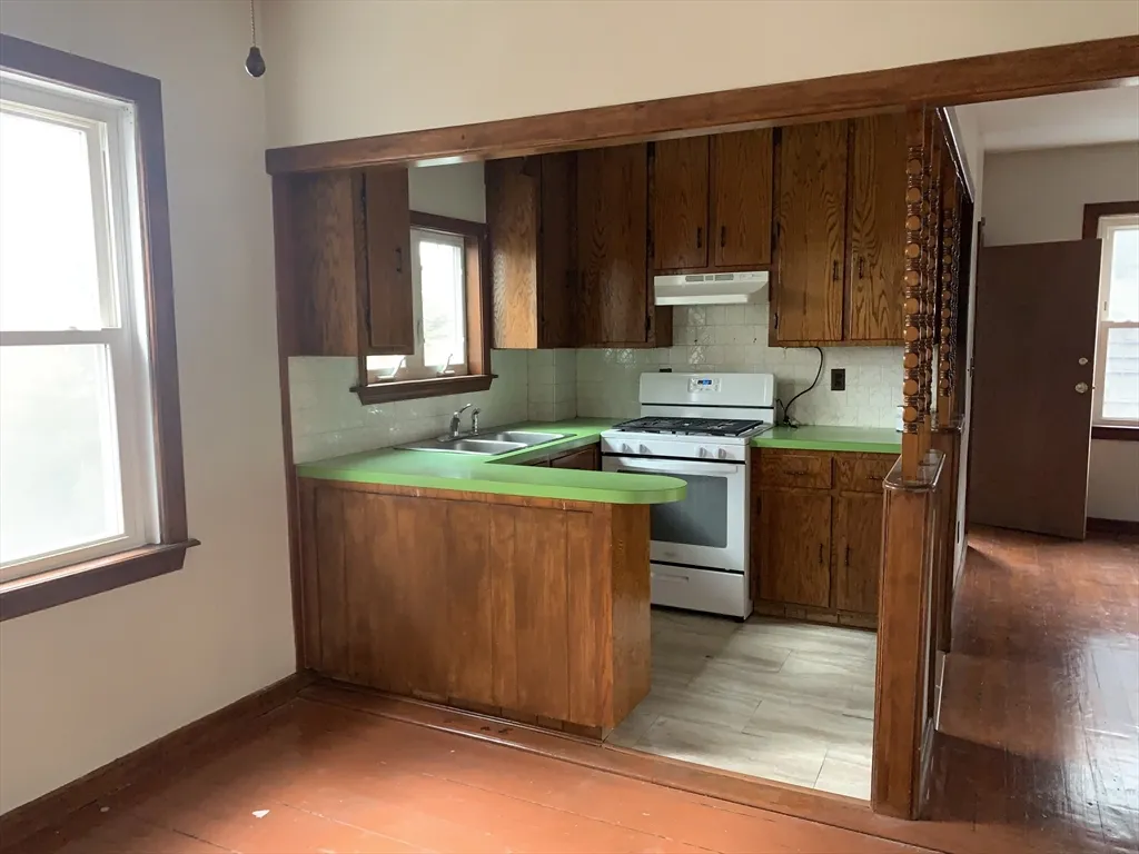 2 bed, 1 bath apartment for rent at 347 Lawton St Unit 2, Fall River — photo 8 of 14