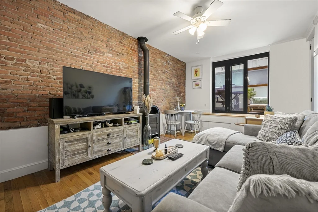 1 bed, 1 bath apartment for rent at 347 Marlborough St Unit 1, Back Bay — photo 2 of 10