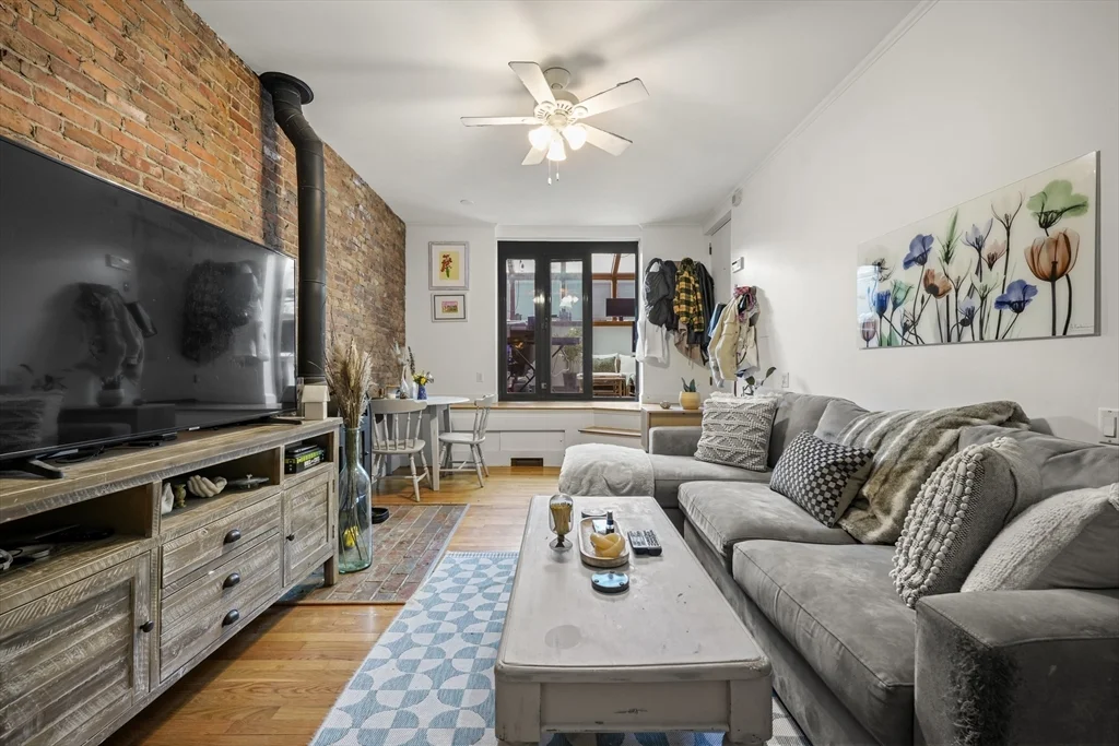1 bed, 1 bath apartment for rent at 347 Marlborough St Unit 1, Back Bay — photo 1 of 10