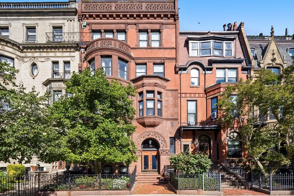 2 bed, 2 bath apartment for rent at 348 Beacon St Unit 4, Back Bay — photo 2 of 35