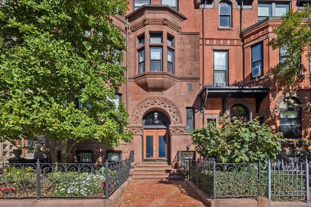 2 bed, 2 bath apartment for rent at 348 Beacon St Unit 4, Back Bay — photo 1 of 35