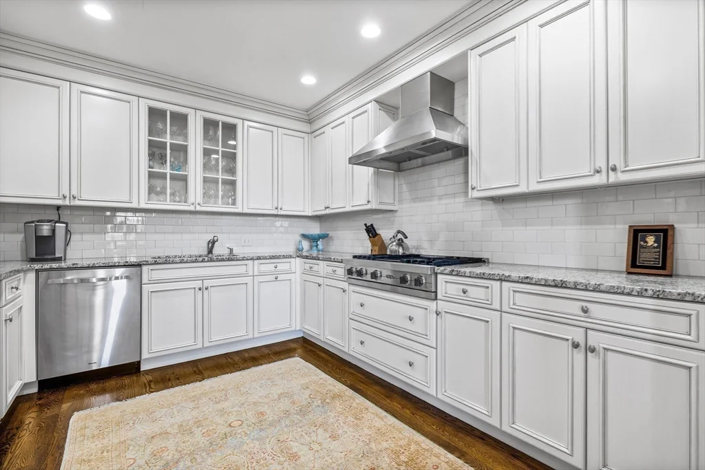 2 bed, 2 bath apartment for rent at 348 Beacon St Unit 4, Back Bay — photo 17 of 35