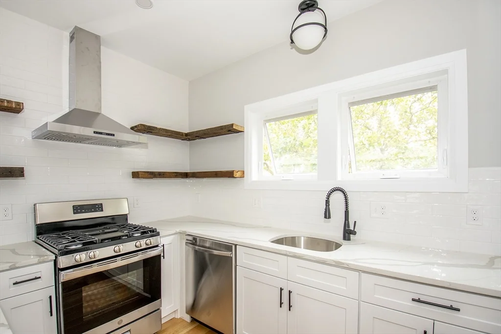 3 bed, 2 bath apartment for rent at 348 Chelsea St Unit 3, East Boston — photo 1 of 11