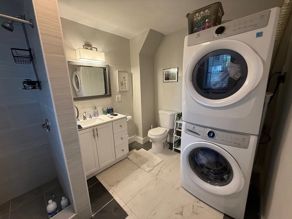 1 bed, 1 bath apartment for rent at 348 Dorchester Unit 1, South Boston — photo 12 of 15