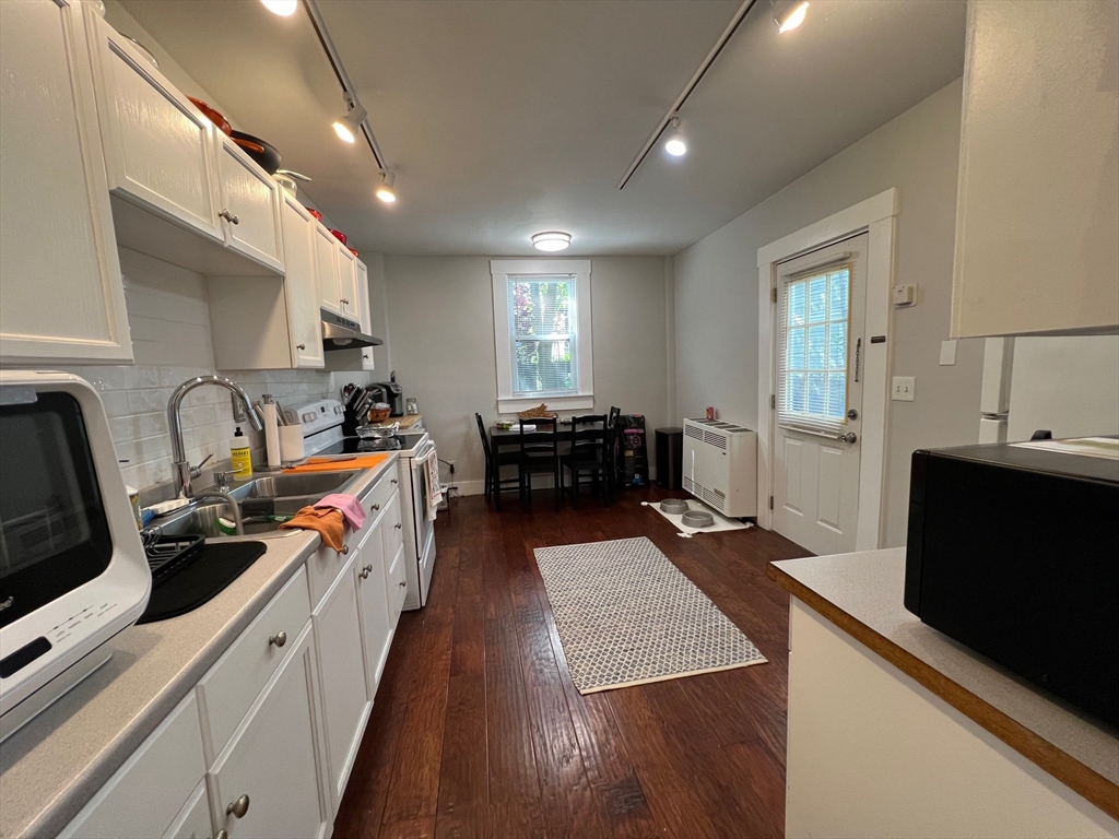 1 bed, 1 bath apartment for rent at 348 Dorchester Unit -, South Boston — photo 7 of 15