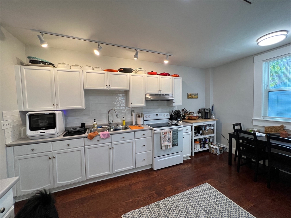 1 bed, 1 bath apartment for rent at 348 Dorchester Unit -, South Boston — photo 8 of 15