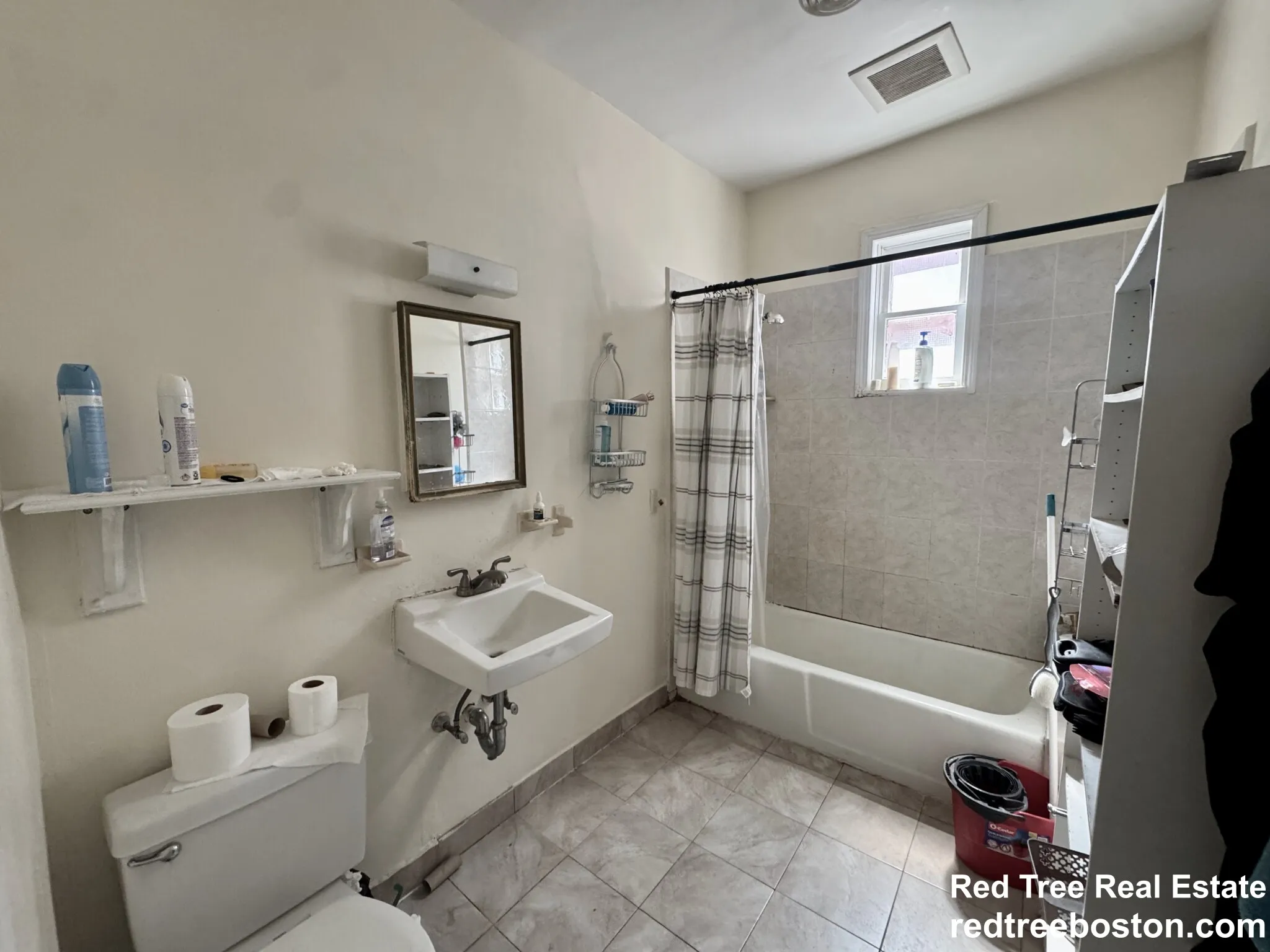 4 bed, 1 bath apartment for rent at 348 Faneuil St Unit 2, Oak Square — photo 15 of 22